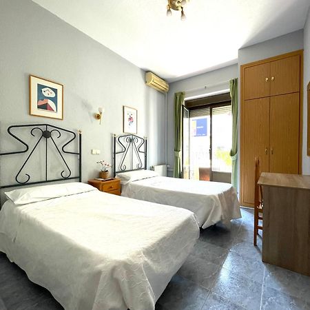 Hostal Fernandez Atocha Мадрид Екстериор снимка