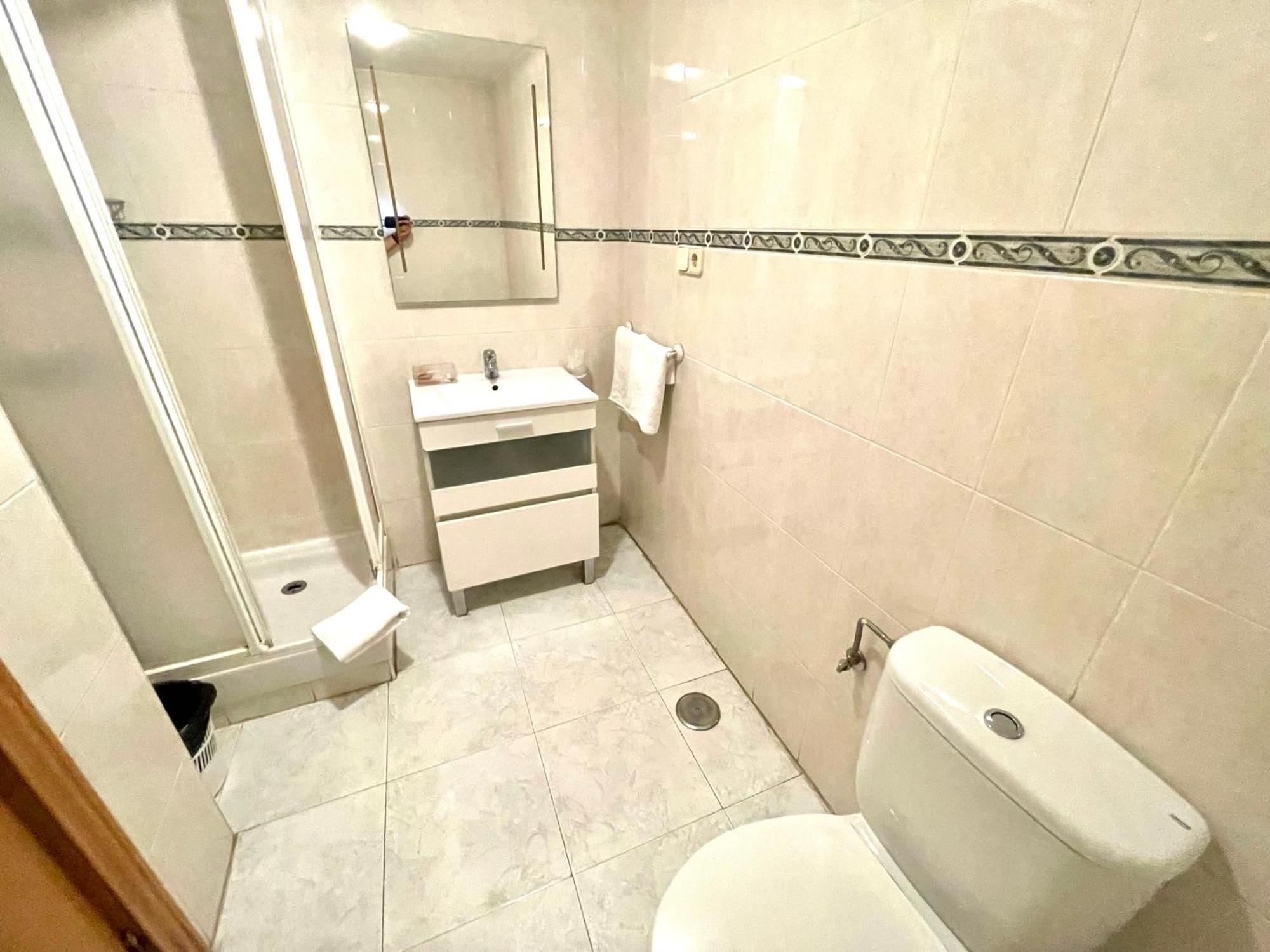 Hostal Fernandez Atocha Мадрид Екстериор снимка