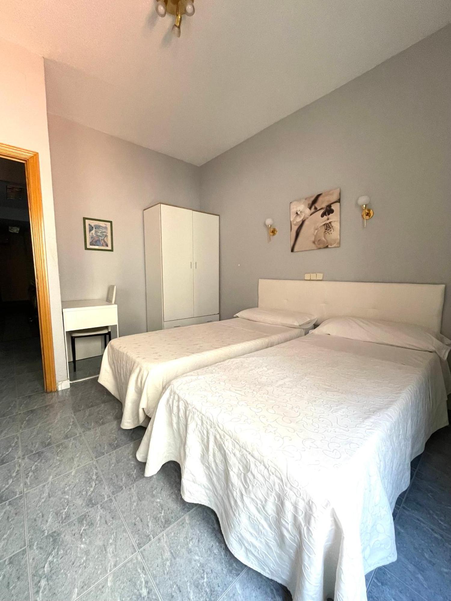 Hostal Fernandez Atocha Мадрид Екстериор снимка